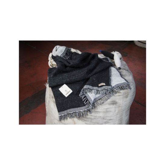 Eskimo Wohndecke 180 x 130 cm schwarz/weiss aus Merino- und Baumwolle